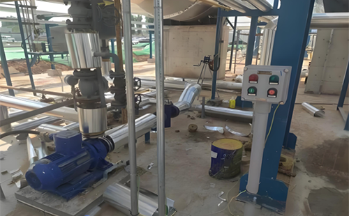 主火炬分液罐凝液泵现场图