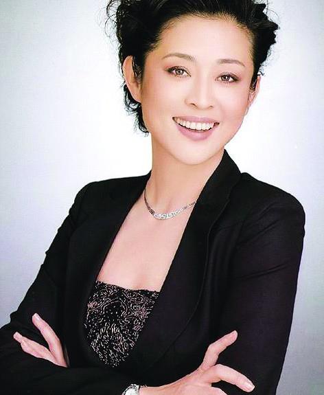 倪萍-1991-1999年春晚主持人 