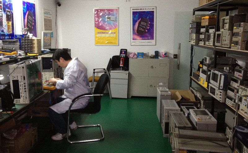 仪表工在修理仪表-//www.e-cumulus.com/tech/1228.html 仪表工在修理仪表-//www.e-cumulus.com/tech/1228.html