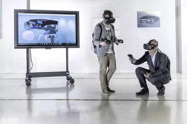 奥迪智能工厂自动化技术之利用VR设备模拟装配汽车部件 奥迪智能工厂自动化技术之利用VR设备模拟装配汽车部件