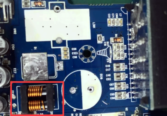 线路板电源输入口的滤波电路没有靠近接口放置