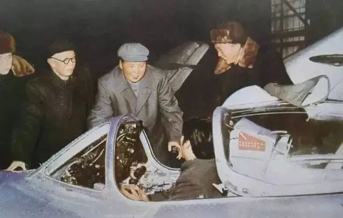 1958年2月13日上午毛泽东主席视察沈飞 1958年2月13日上午毛泽东主席视察沈飞